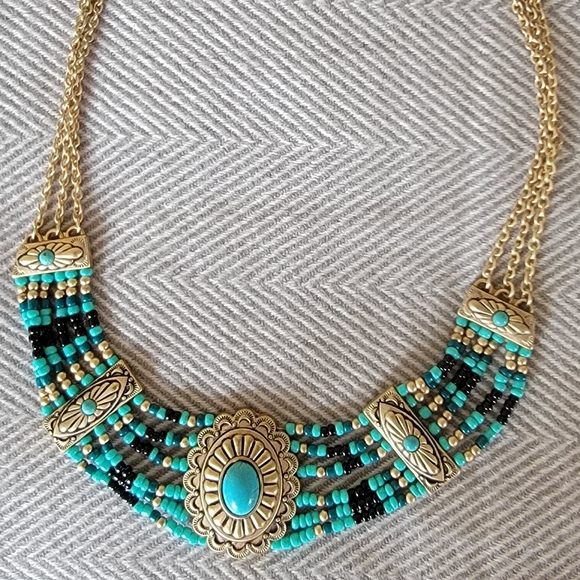 Jewelry - Tourqise and gold necklace